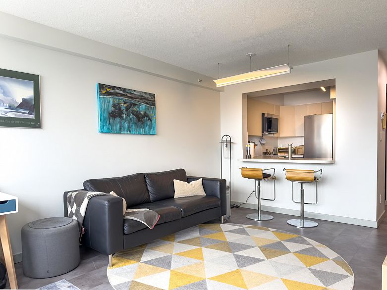 603 288 E 8th Avenue