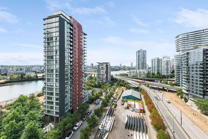 1606 33 Smithe Street