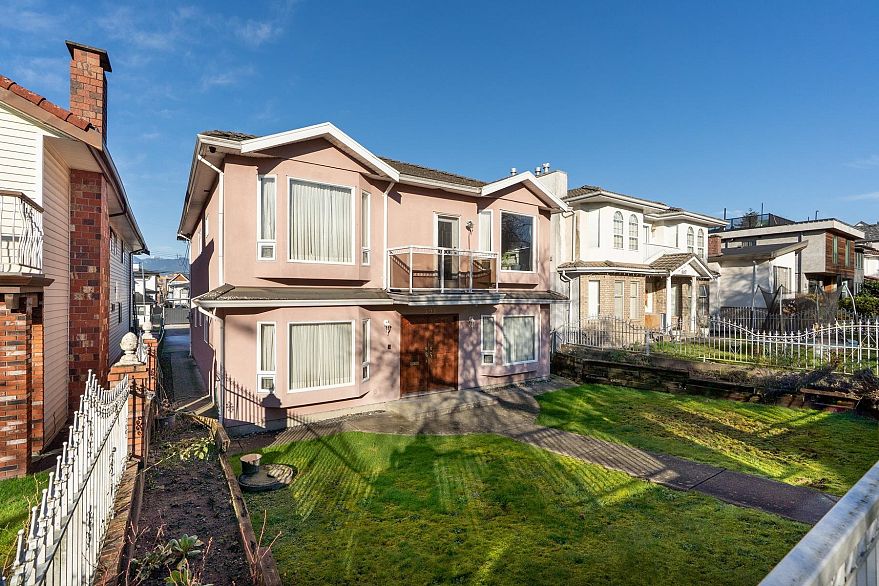 591 E 28th Avenue