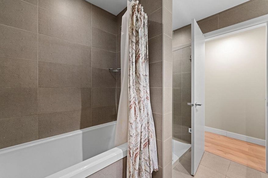 1708 168 W 1st Avenue