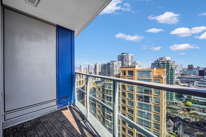 1706 833 Homer Street