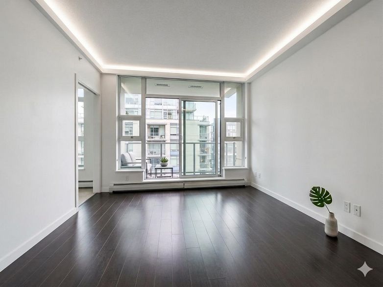 1401 1708 Columbia Street