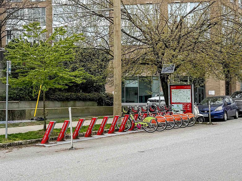 603 288 E 8th Avenue