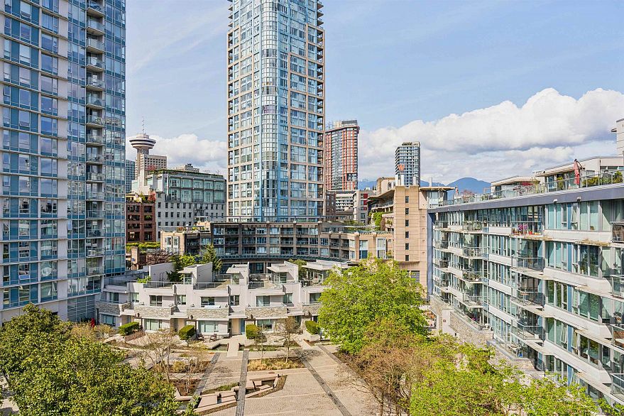 808 689 Abbott Street