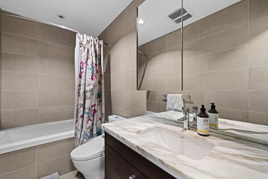 1708 168 W 1st Avenue