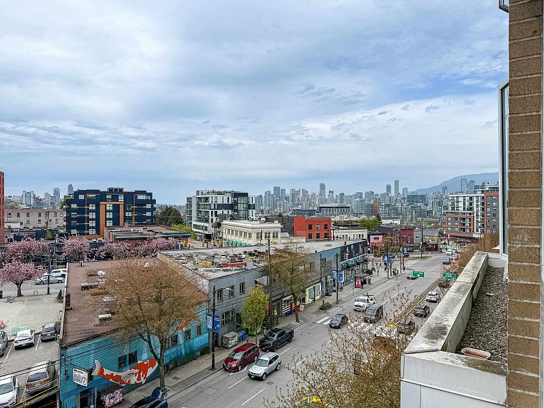 603 288 E 8th Avenue