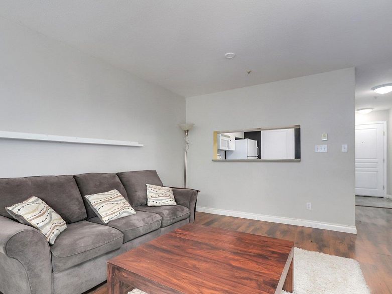 3 8420 Jellicoe Street