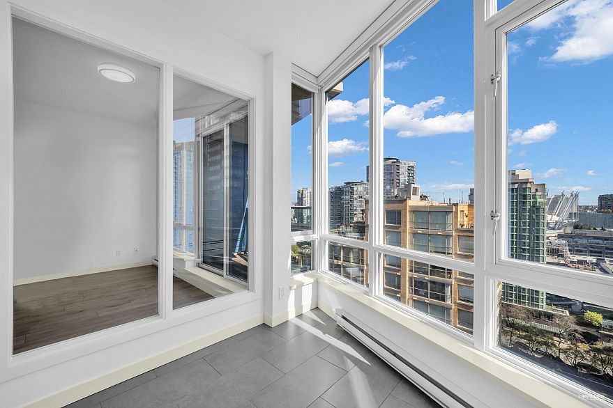 1706 833 Homer Street