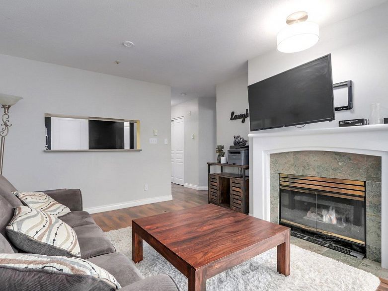 3 8420 Jellicoe Street