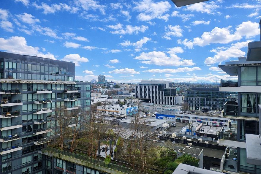 1401 1708 Columbia Street