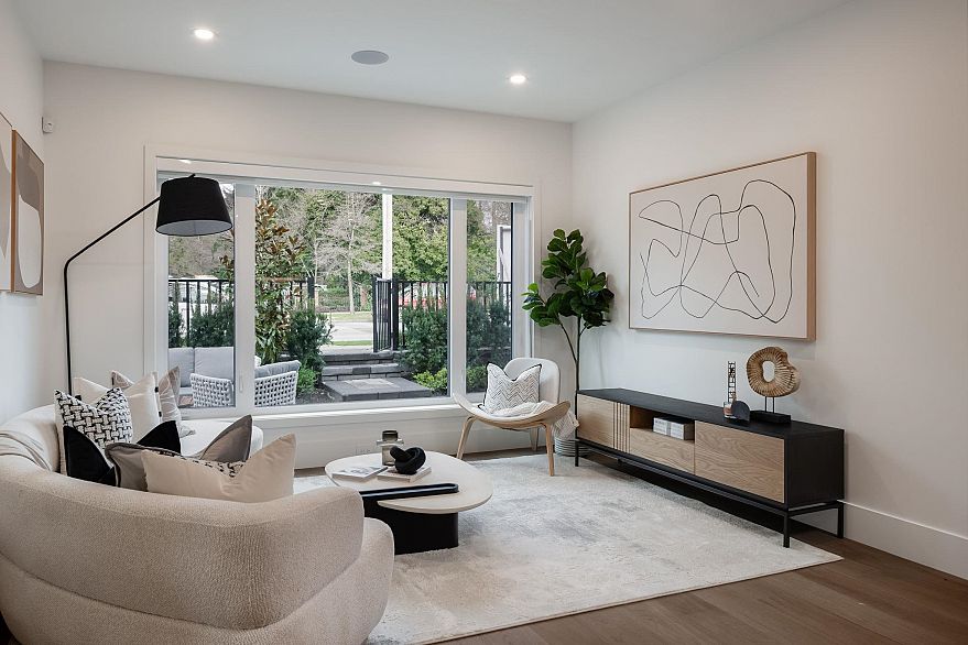 4 950 W 57th Avenue