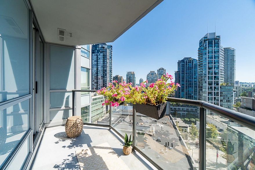 1208 1212 Howe Street