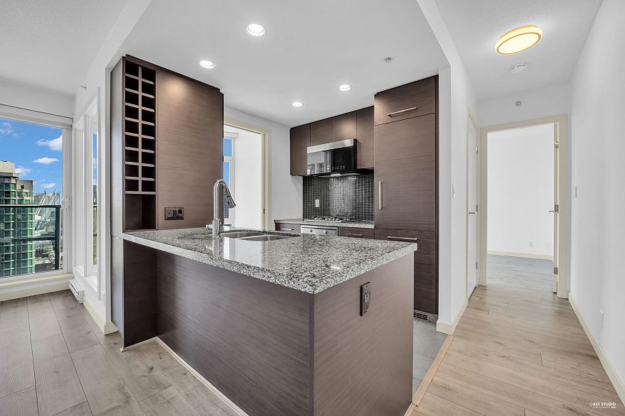 1706 833 Homer Street