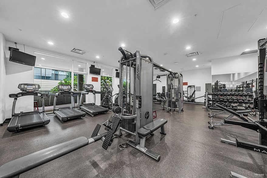 1706 833 Homer Street