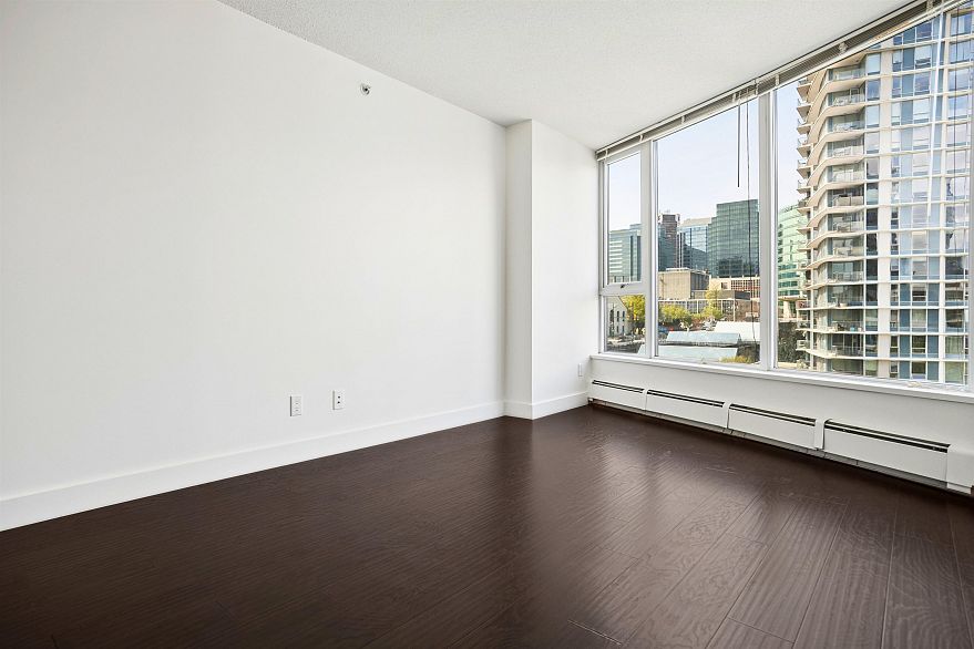 808 689 Abbott Street