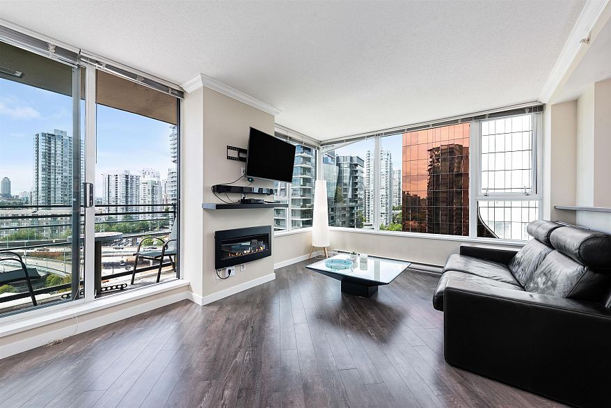 1606 33 Smithe Street