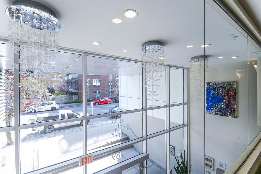 221 289 E 6th Avenue