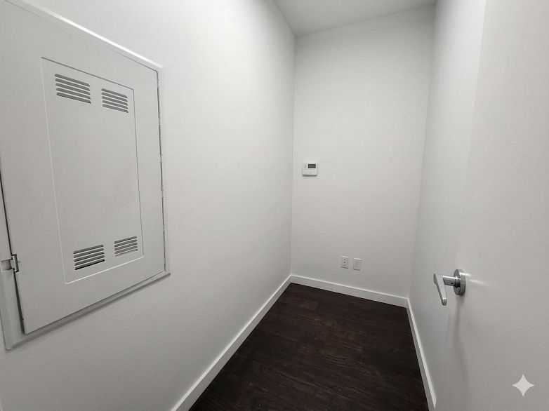 1401 1708 Columbia Street