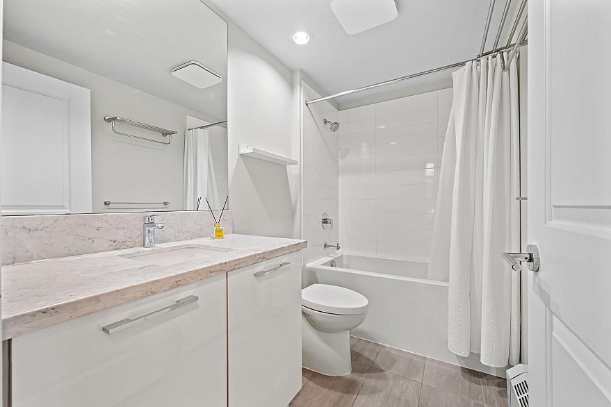 1207 3281 E Kent Avenue North Avenue