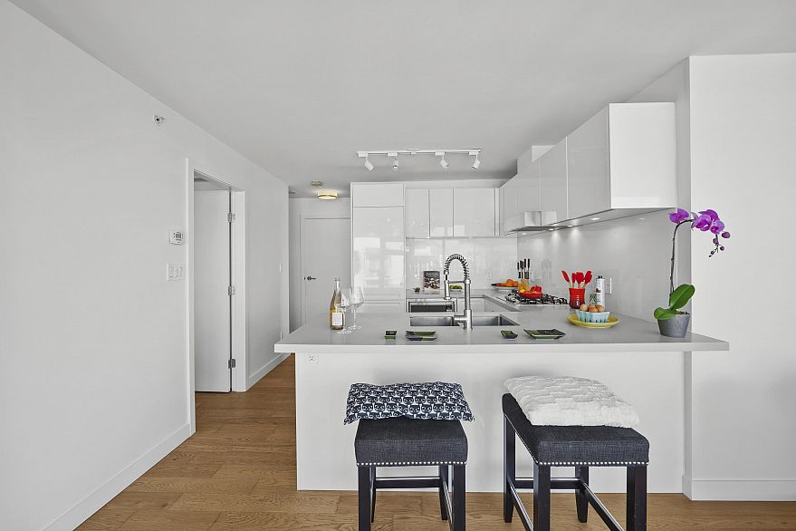 1205 188 Keefer Street