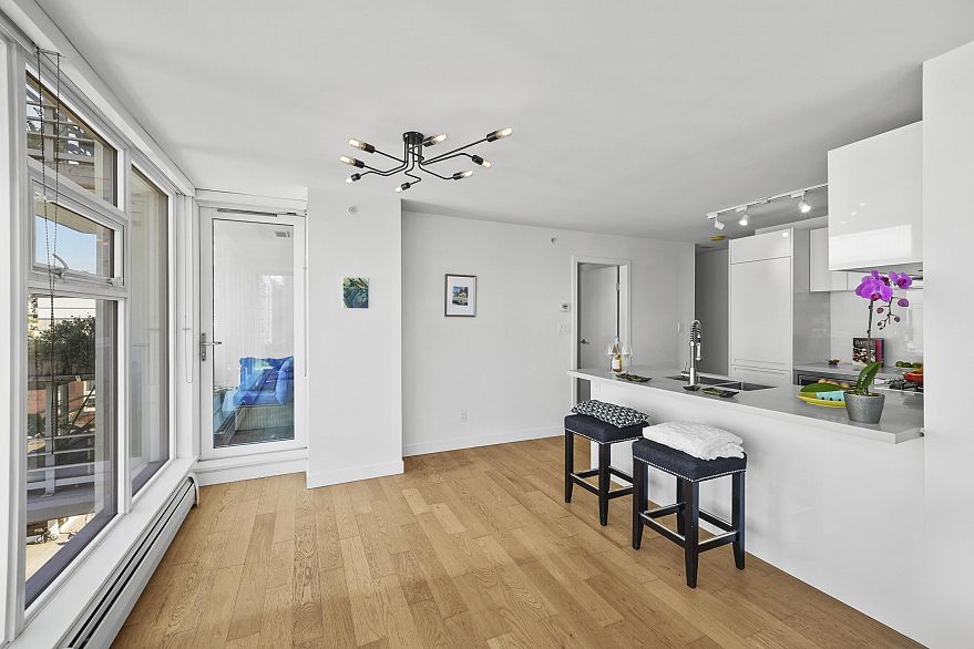 1205 188 Keefer Street