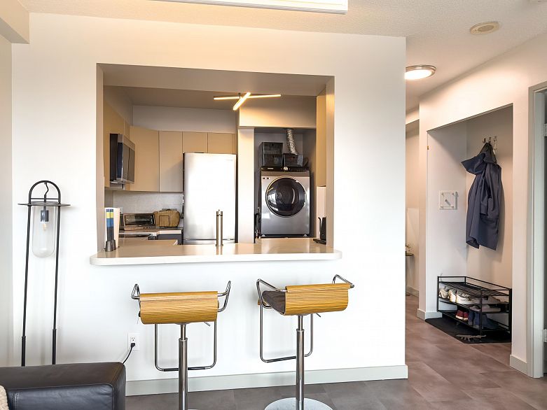 603 288 E 8th Avenue