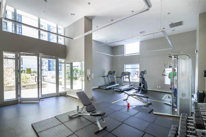 1401 1708 Columbia Street