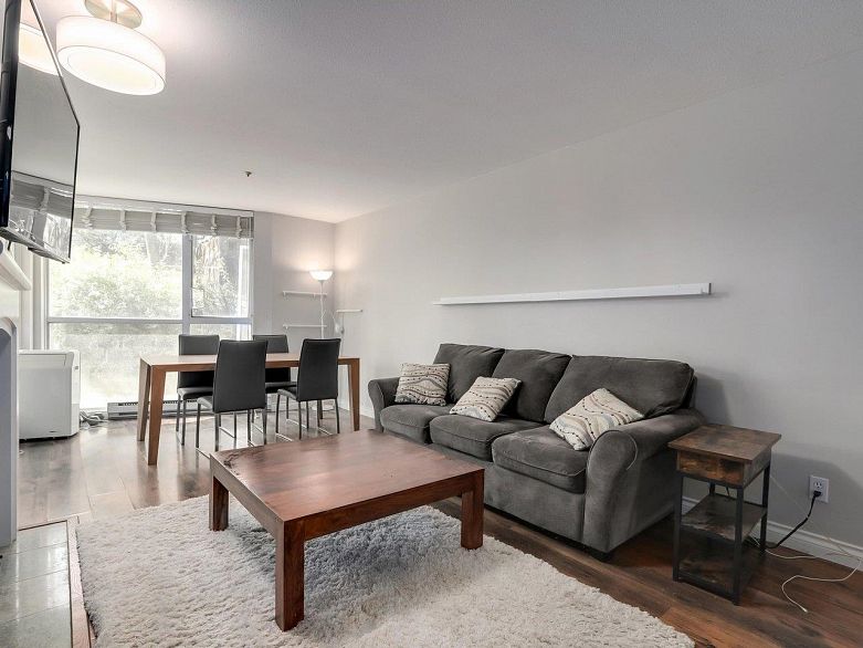 3 8420 Jellicoe Street