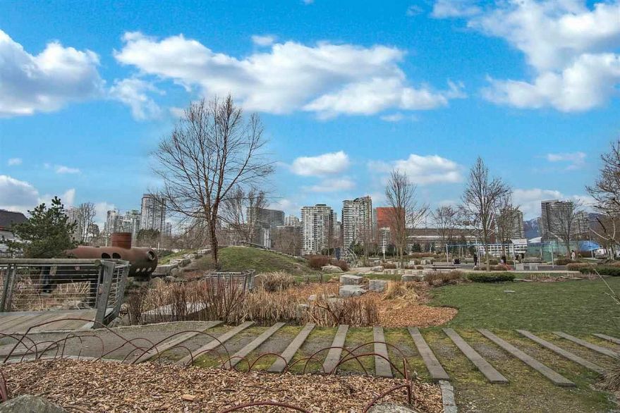 1401 1708 Columbia Street