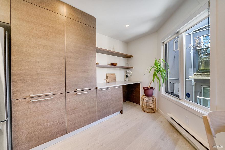 F7 1100 W 6th Avenue