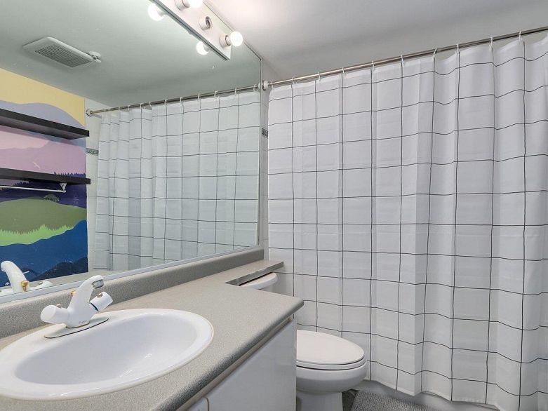 3 8420 Jellicoe Street