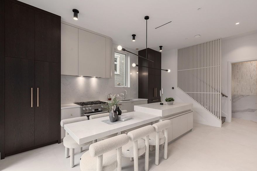 2 3617 W 12th Avenue