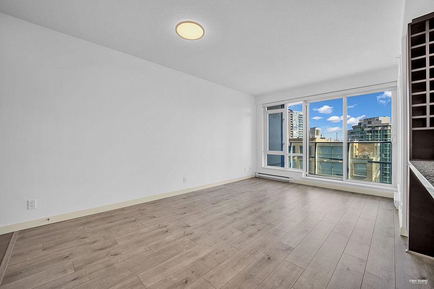 1706 833 Homer Street