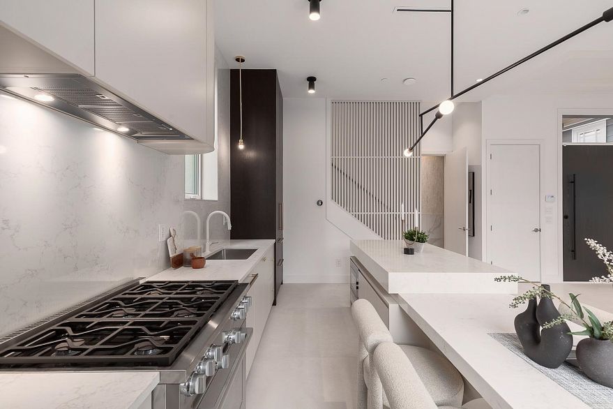 2 3617 W 12th Avenue