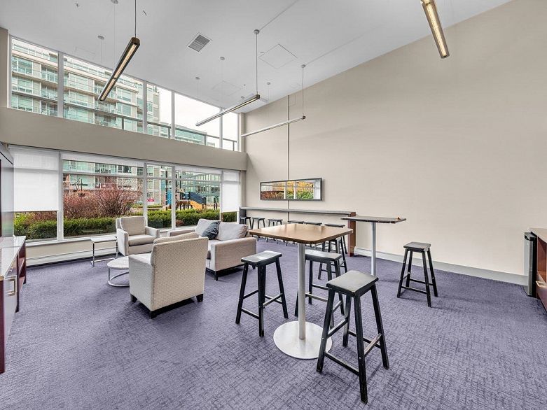 1401 1708 Columbia Street