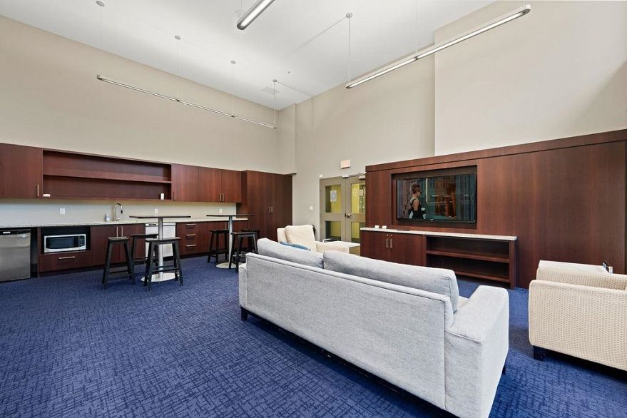 1708 168 W 1st Avenue