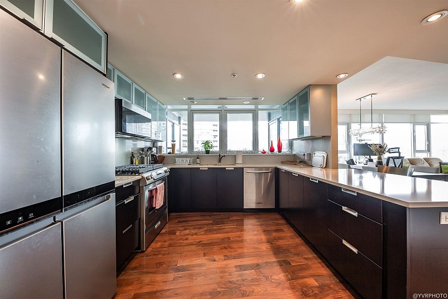 2102 1205 W Hastings Street