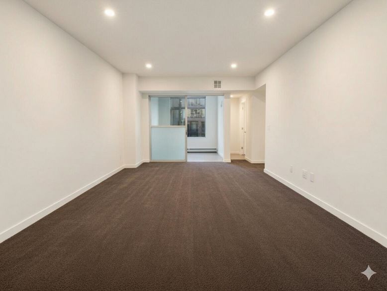 1401 1708 Columbia Street