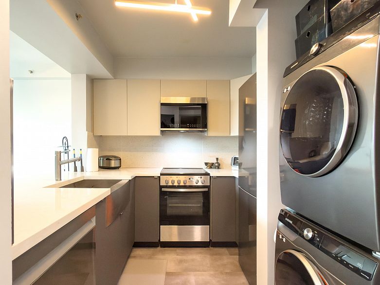 603 288 E 8th Avenue