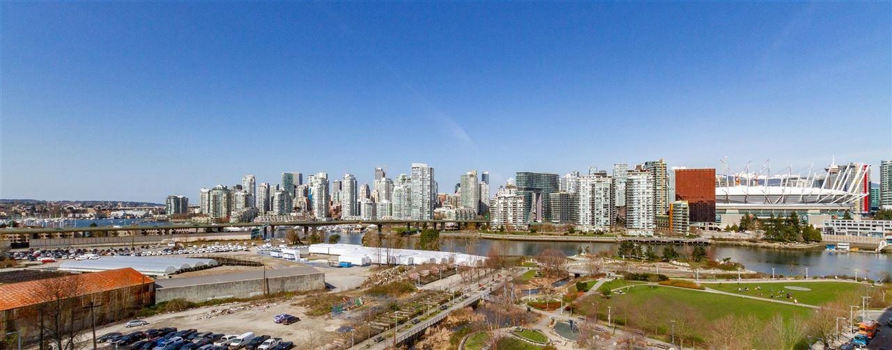 1401 1708 Columbia Street