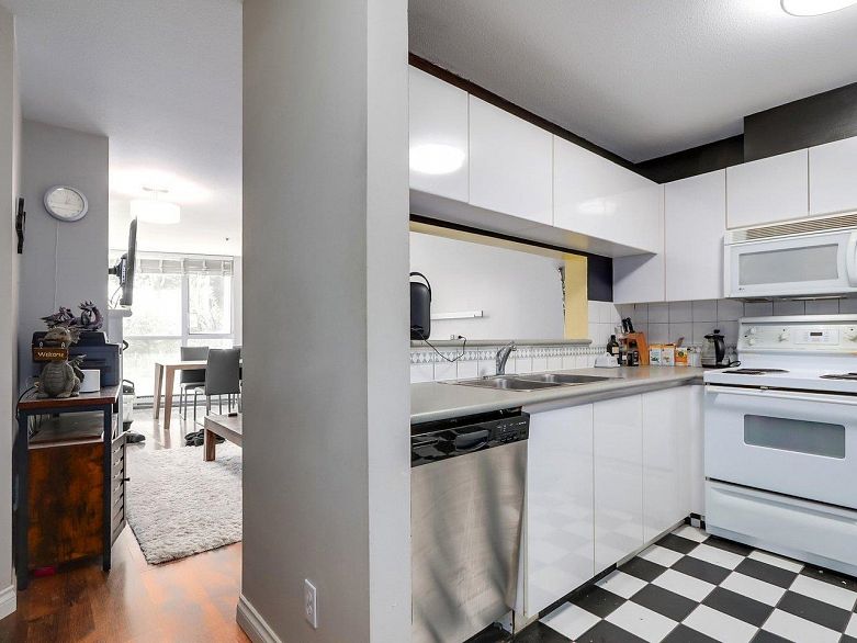 3 8420 Jellicoe Street