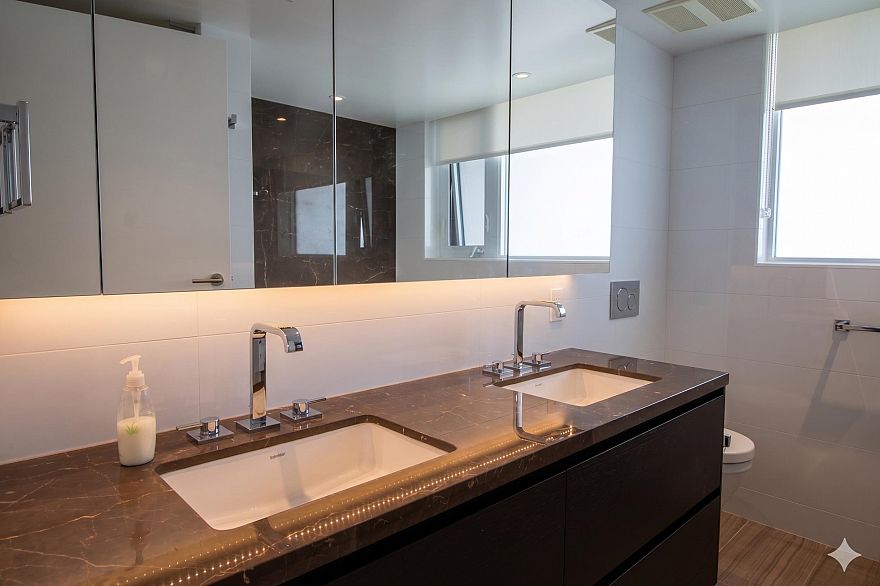 904 1561 W 57th Avenue