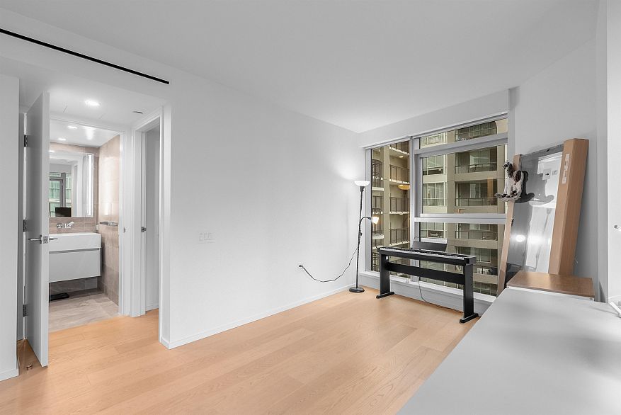 708 889 Pacific Street