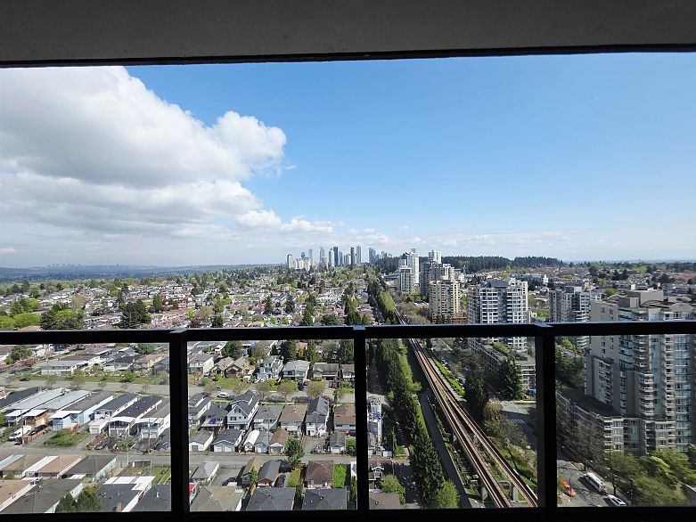 2405 5058 Joyce Street