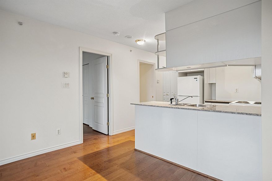 2409 1189 Howe Street