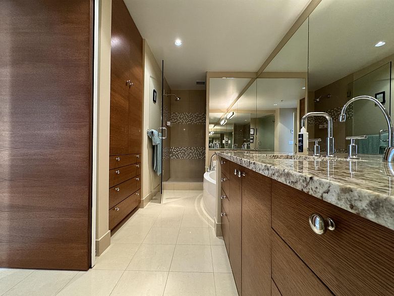 PH7 618 Abbott Street