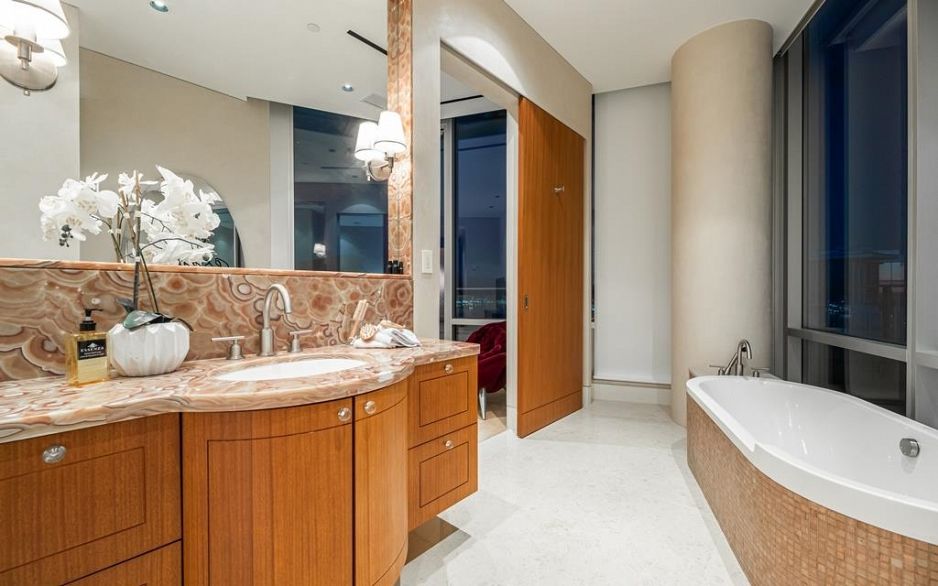 PH4201 1077 W Cordova Street