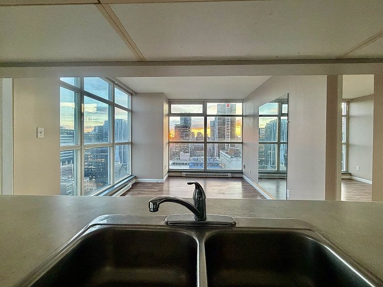 2609 438 Seymour Street