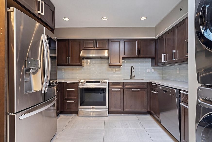 306 1345 W 4th Avenue