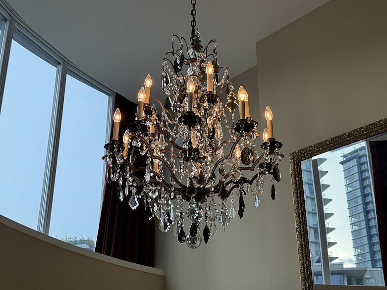 PH7 618 Abbott Street